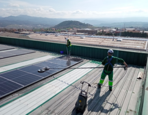 Tot-Net se especializa en la limpieza técnica de placas solares